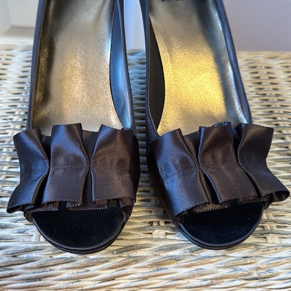 Stuart Weitzman Gigiritz Brown Satin Ruffle Peep-Toe Pumps sz 7.5 LIKE NEW - Picture 6 of 8